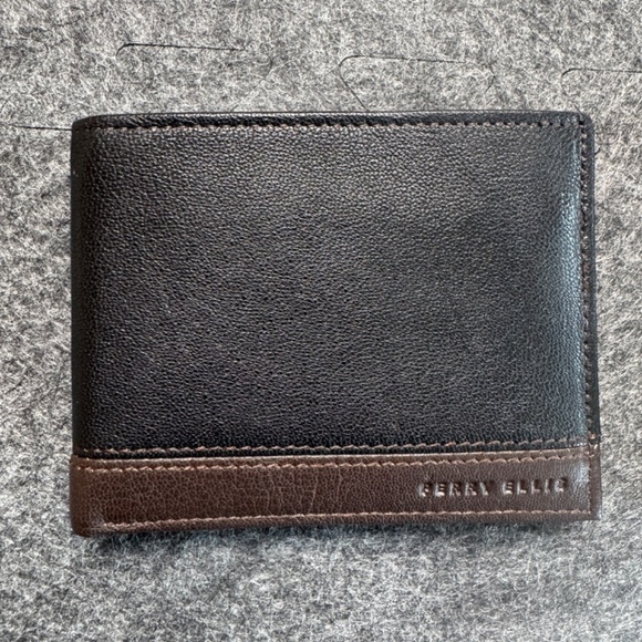 Perry Ellis Portfolio Bifold Passcase Leather Men's Wallet Removable ID Holder - Picture 2 of 11
